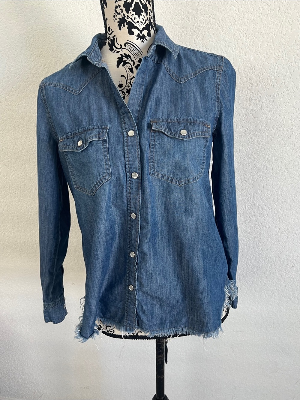 Rock & Republic Denim Western Shirt Small Raw Frayed Hem Pearl Snap